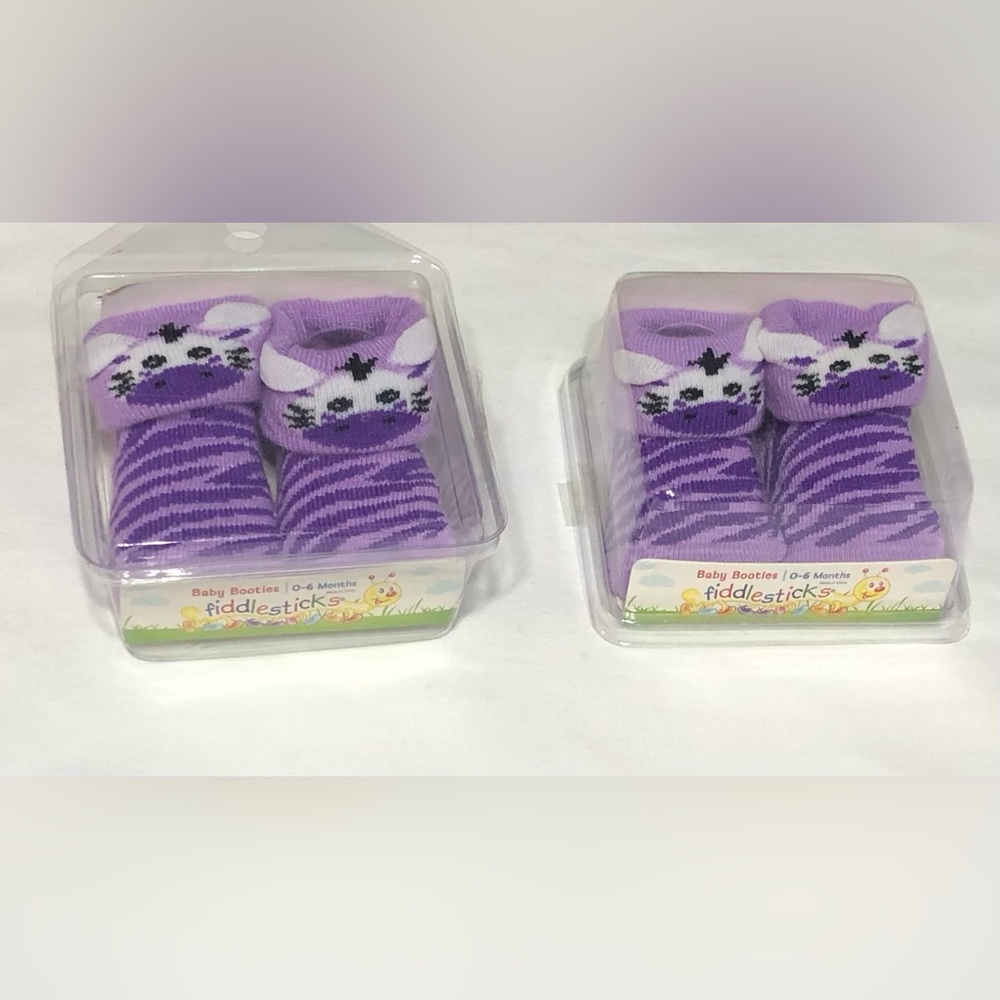 2  PK  baby Girl’s booties zebra purple. 0-6